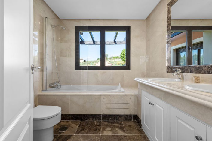 Image No.11-4 Bed Villa for sale