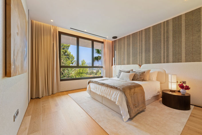 Image No.23-4 Bed Property for sale