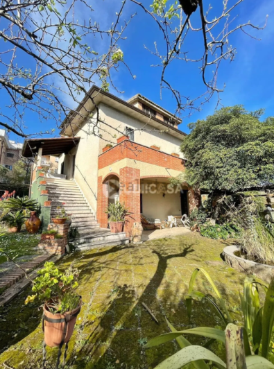 Image No.4-9 Bed Villa for sale