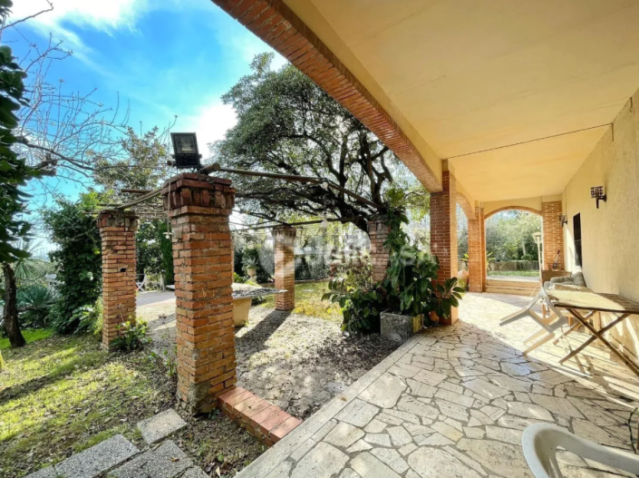 Image No.6-9 Bed Villa for sale