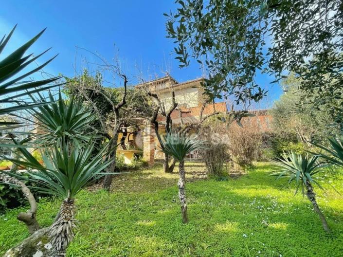 Image No.8-9 Bed Villa for sale