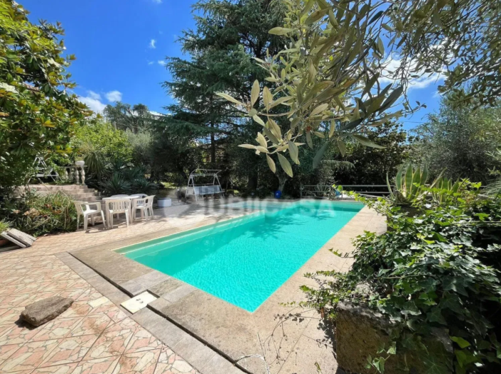 Image No.28-9 Bed Villa for sale