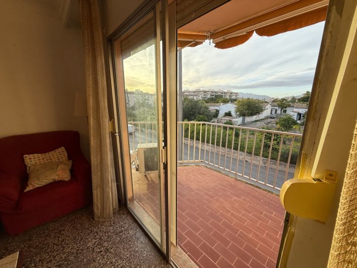 Image No.11-3 Bed Property for sale