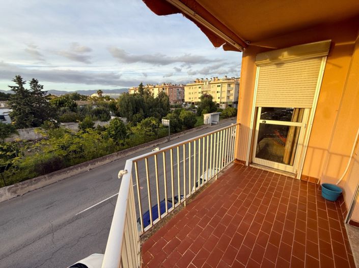 Image No.13-3 Bed Property for sale