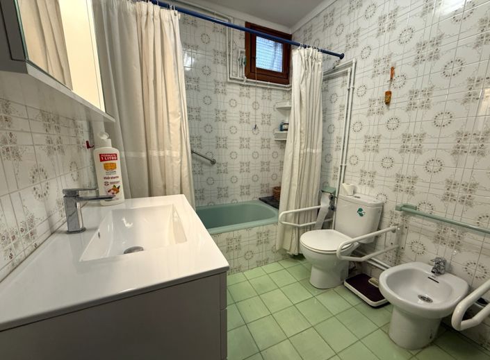 Image No.22-3 Bed Property for sale