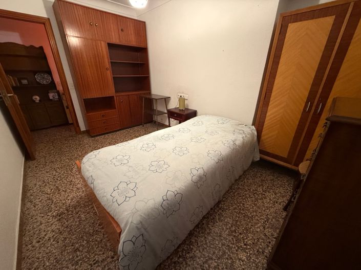 Image No.29-3 Bed Property for sale