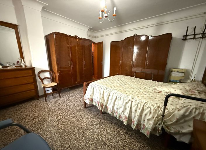 Image No.33-3 Bed Property for sale