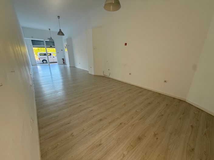 Image No.50-3 Bed Property for sale