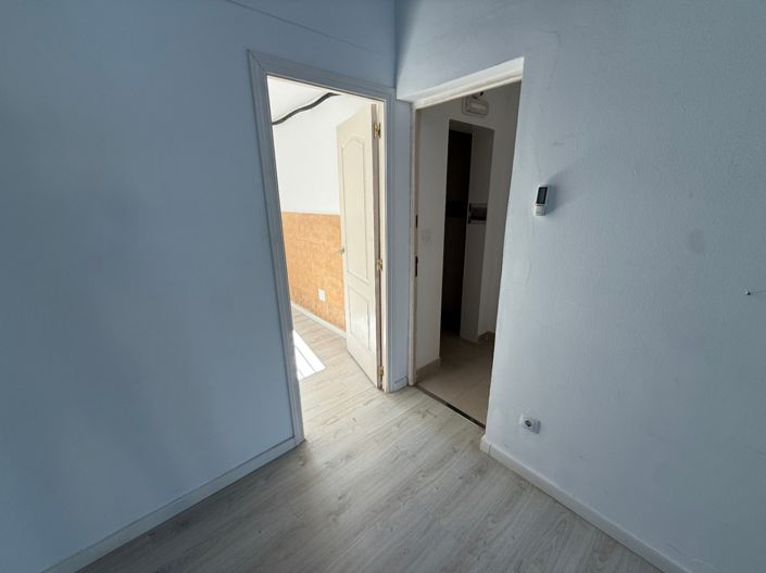 Image No.51-3 Bed Property for sale