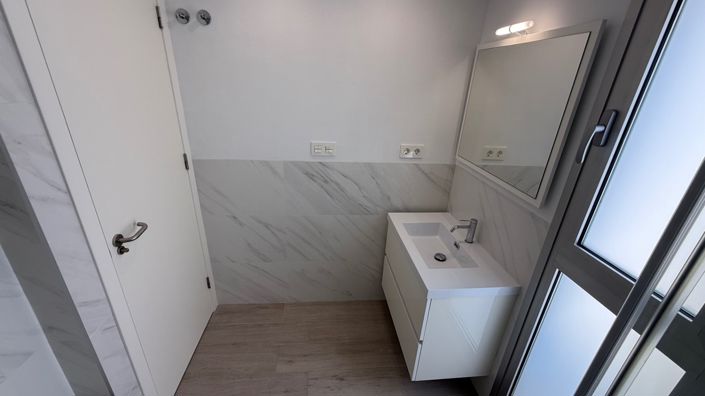 Image No.13-5 Bed House for sale