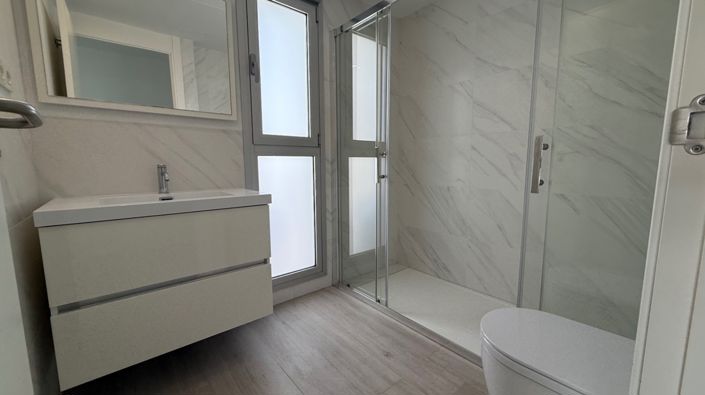 Image No.17-5 Bed House for sale