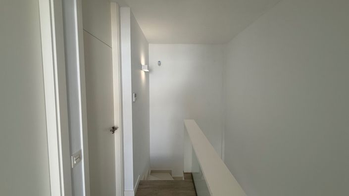 Image No.18-5 Bed House for sale