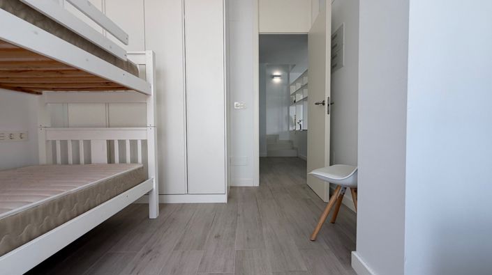 Image No.30-5 Bed House for sale