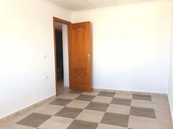 Image No.15-3 Bed House for sale