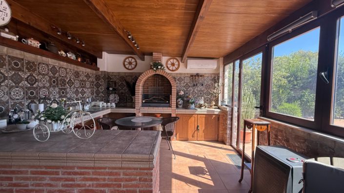 Image No.11-7 Bed Property for sale