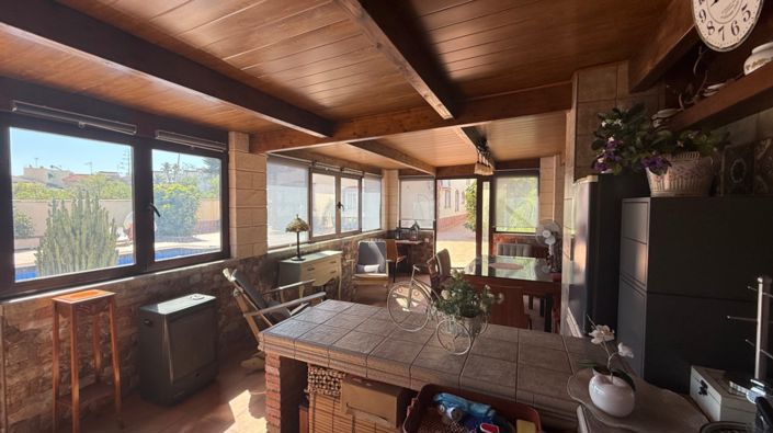 Image No.14-7 Bed Property for sale