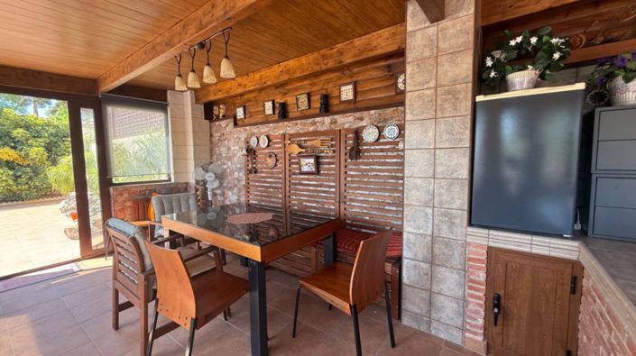 Image No.15-7 Bed Property for sale