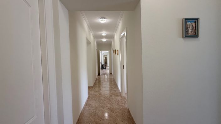 Image No.28-7 Bed Property for sale