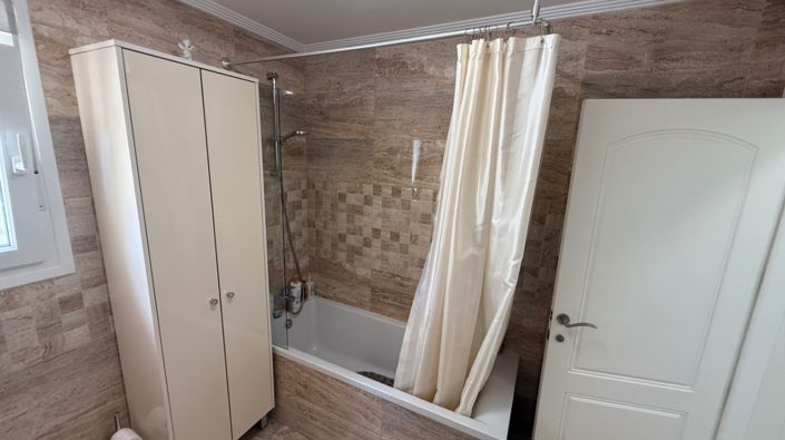 Image No.34-7 Bed Property for sale