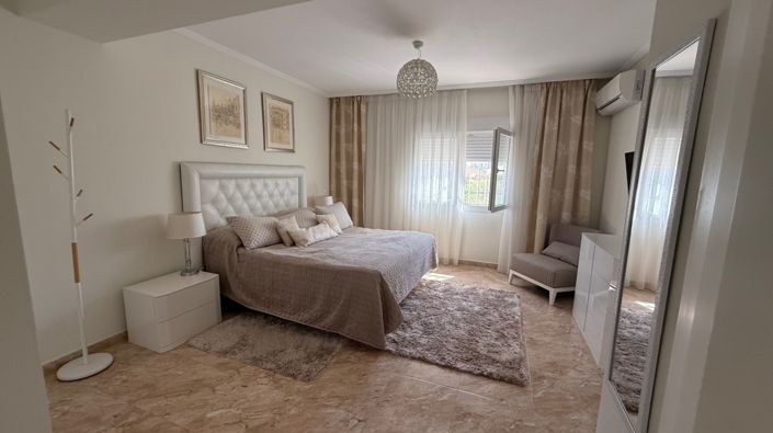 Image No.35-7 Bed Property for sale