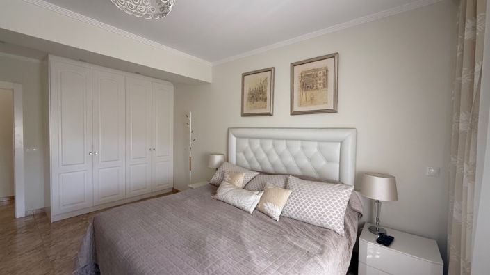 Image No.37-7 Bed Property for sale