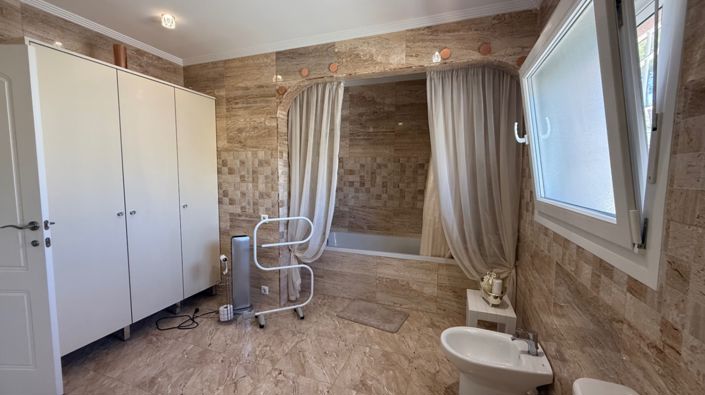 Image No.47-7 Bed Property for sale