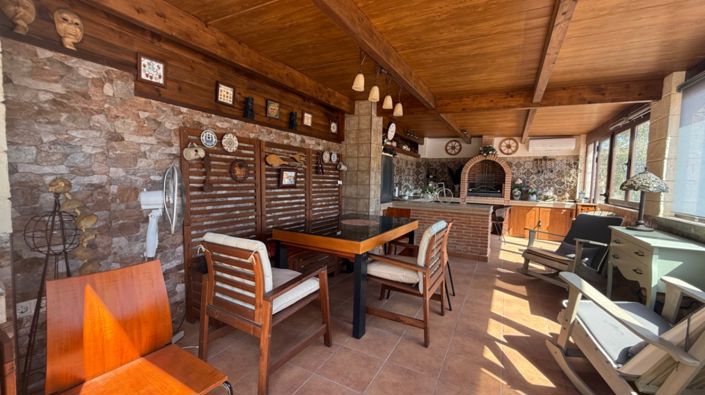 Image No.8-7 Bed Property for sale