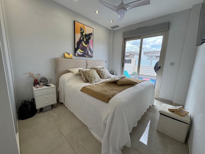 Image No.16-3 Bed Property for sale