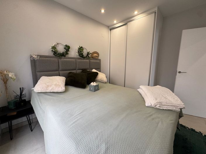 Image No.21-3 Bed Property for sale