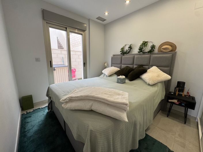 Image No.22-3 Bed Property for sale