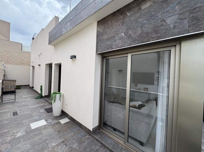 Image No.28-3 Bed Property for sale