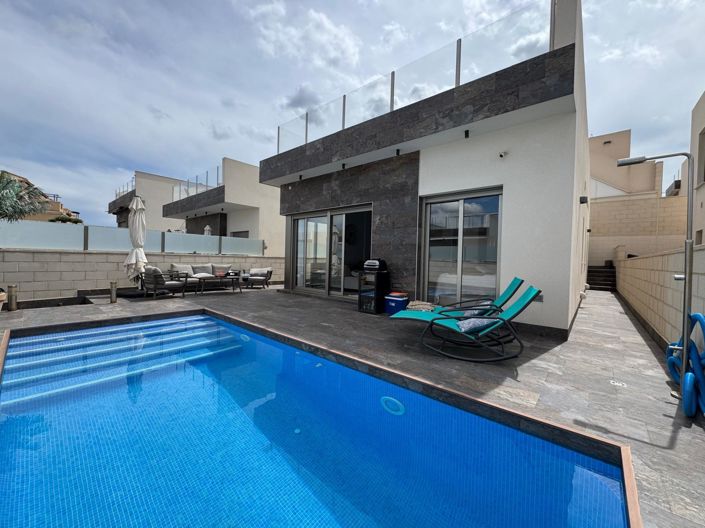 Image No.30-3 Bed Property for sale