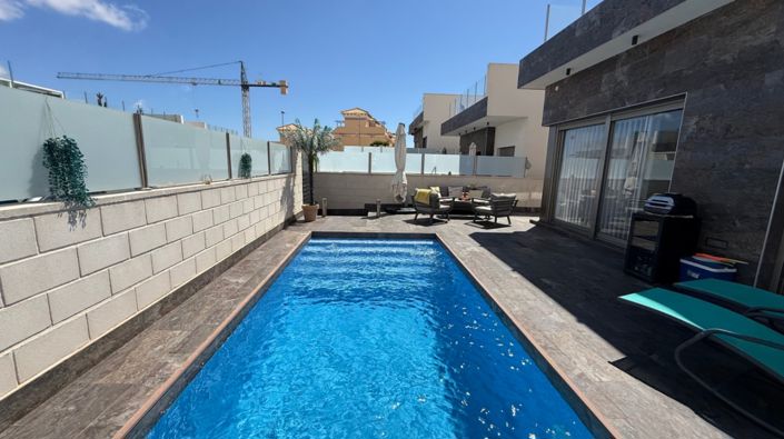 Image No.32-3 Bed Property for sale