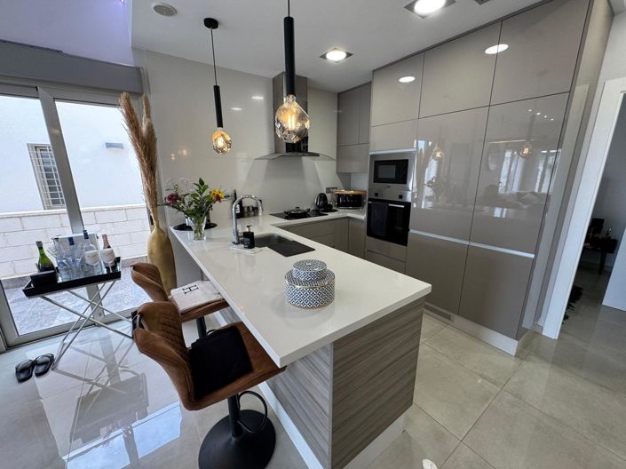 Image No.6-3 Bed Property for sale