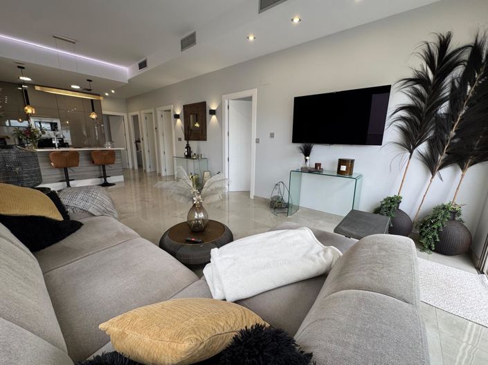 Image No.8-3 Bed Property for sale