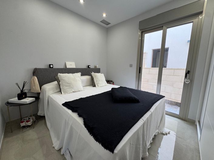 Image No.10-3 Bed Property for sale