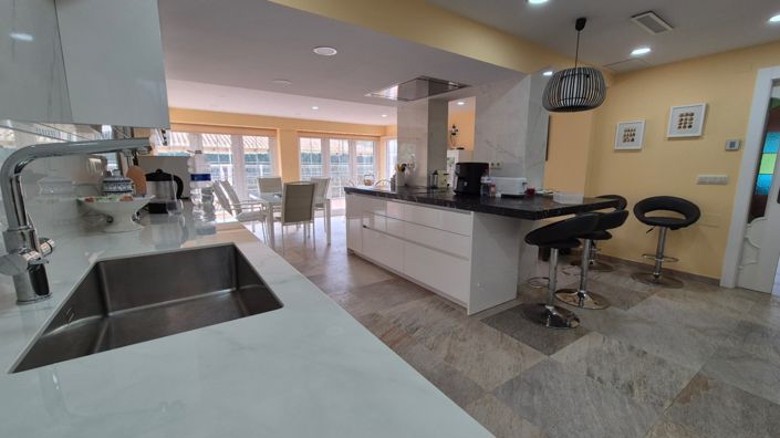 Image No.22-7 Bed Property for sale