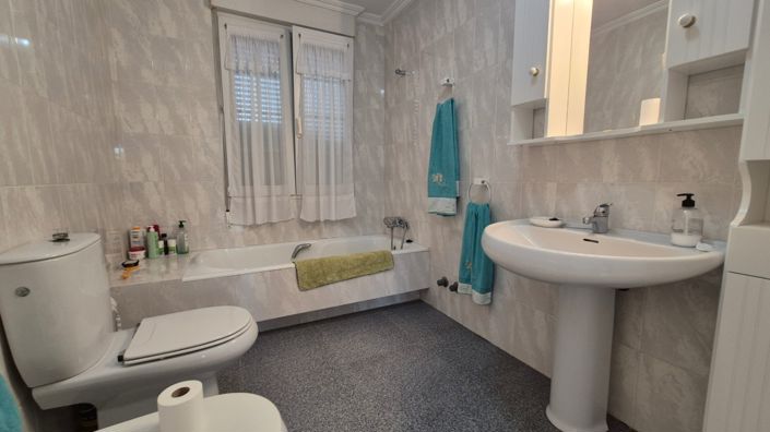 Image No.31-7 Bed Property for sale