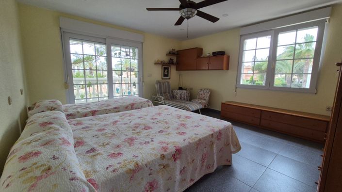 Image No.32-7 Bed Property for sale