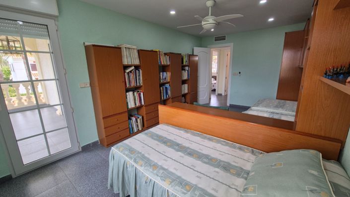 Image No.45-7 Bed Property for sale