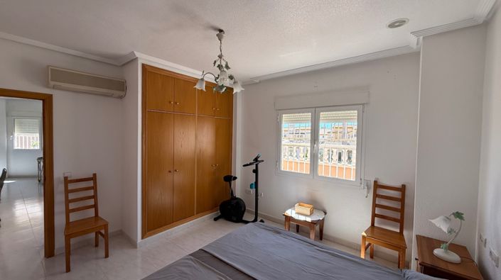 Image No.12-4 Bed Property for sale