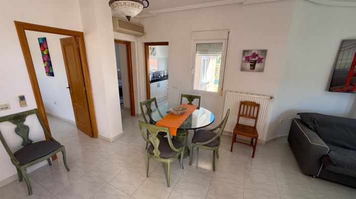 Image No.6-4 Bed Property for sale