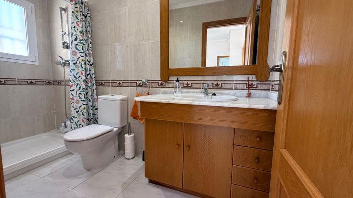 Image No.7-4 Bed Property for sale