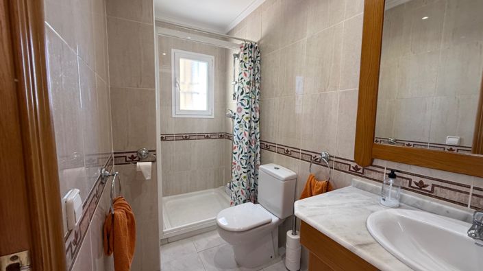 Image No.8-4 Bed Property for sale