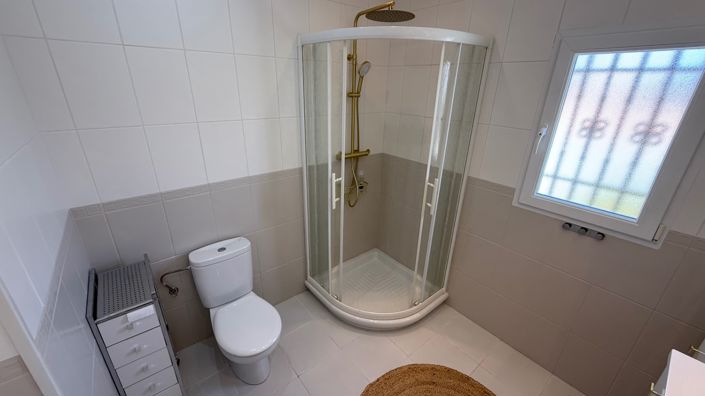 Image No.12-3 Bed Property for sale