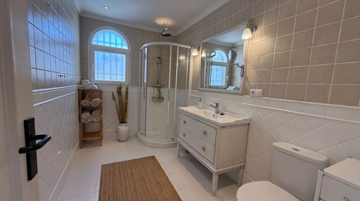 Image No.20-3 Bed Property for sale