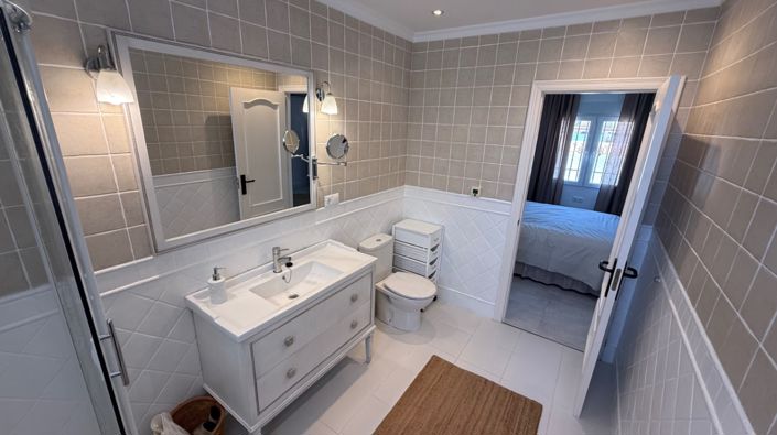 Image No.21-3 Bed Property for sale