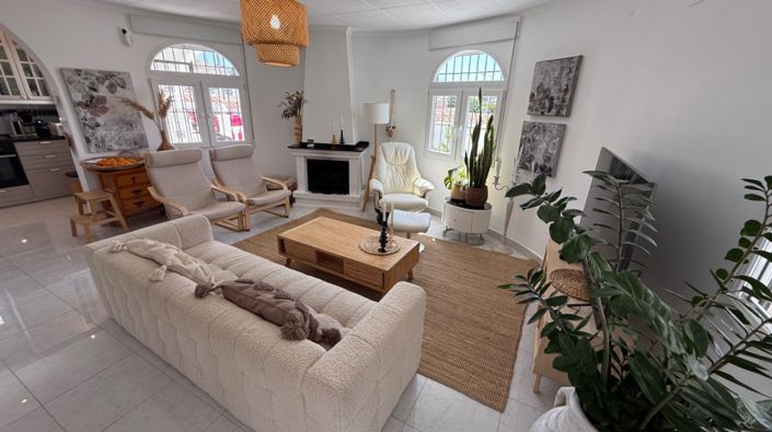 Image No.6-3 Bed Property for sale