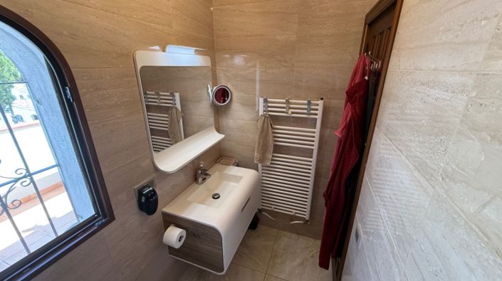 Image No.21-4 Bed Property for sale