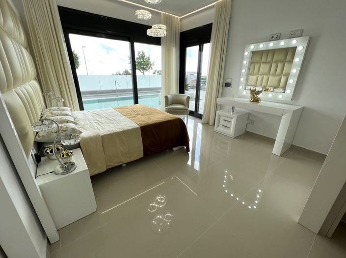 Image No.11-5 Bed Villa for sale